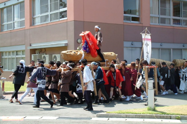 雨生の大蛇の行進行列