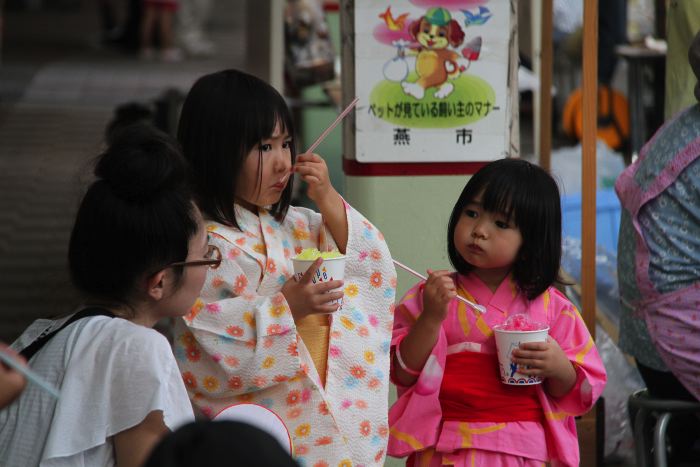 浴衣で来場した子どもたち