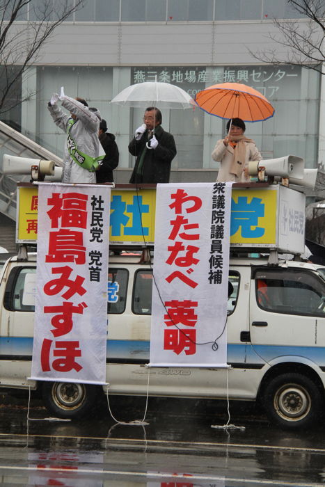 中曽根弘文氏が金子恵美氏を応援＠セブン-イレブン三条西裏館店前