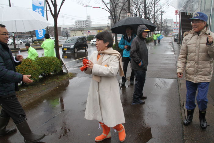 中曽根弘文氏が金子恵美氏を応援＠セブン-イレブン三条西裏館店前