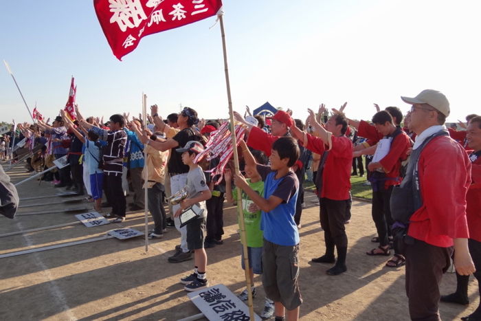 三条凧合戦2日目、万歳三唱で閉会