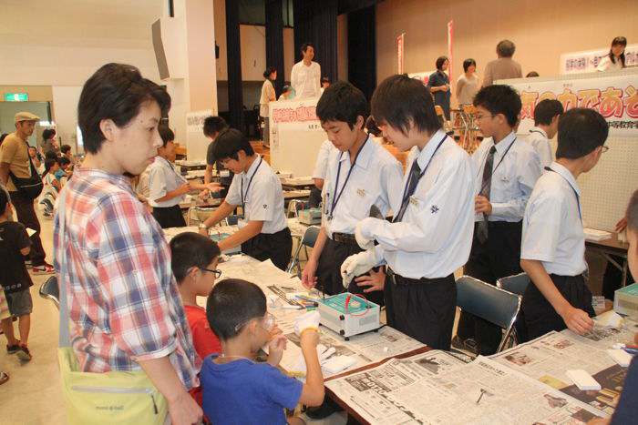 電気の力で遊ぼう（県立燕中等教育学校サイエンス部）