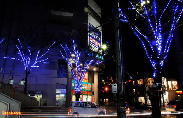 県の「商店街活性化イルミネーション事業」によるパルムのイルミネーションと点灯式