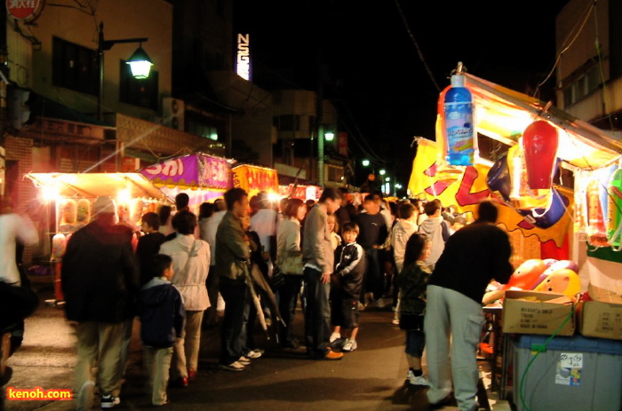 大通りに並ぶ露店