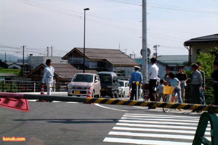 供用開始を待つ市民