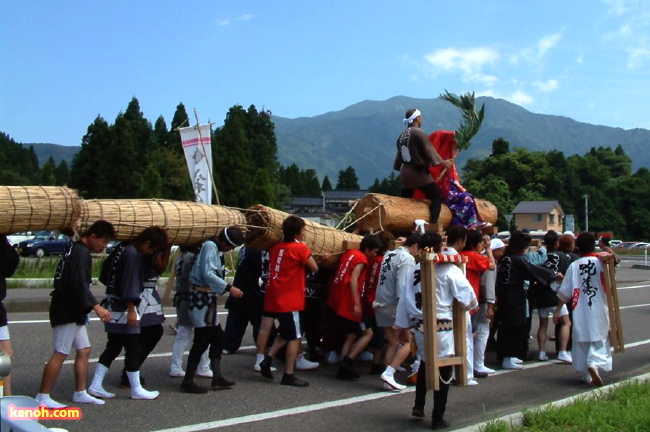 雨生の大蛇の行進行列