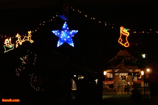 戸隠神社前を飾るクリスマスイルミネーション