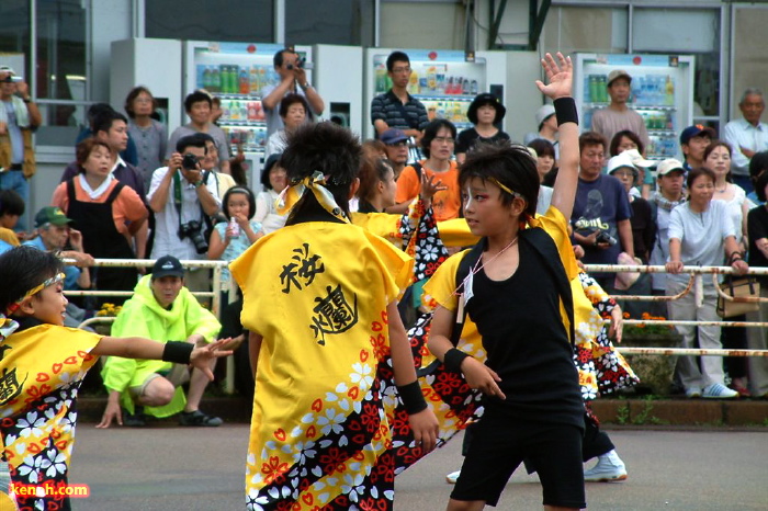 飛燕夏まつり／燕駅前でのオープニング踊り