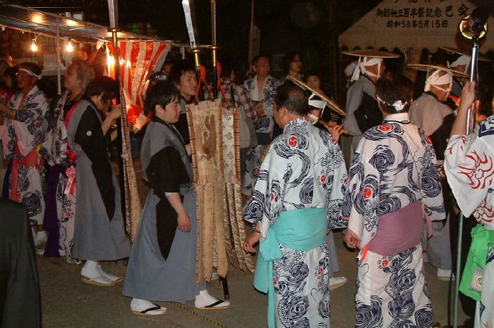 16日夜、戸隠神社へ戻る大名行列