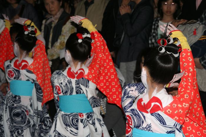 宵宮15日の万灯やお玉さんの踊り、門付け