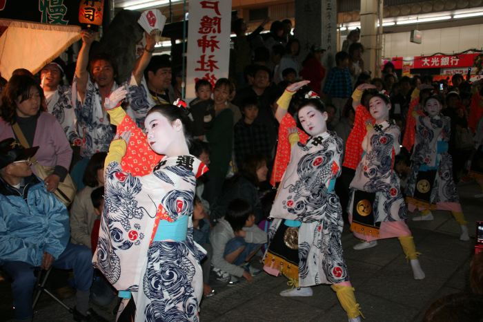 宵宮15日の万灯やお玉さんの踊り、門付け