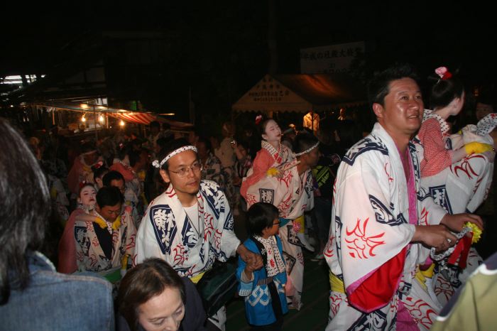 16日夜の御輿や踊り子