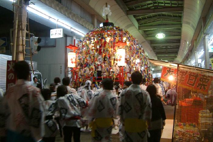 宵宮15日の万灯やお玉さんの踊り、門付け