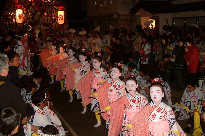 宵宮15日の万灯やお玉さんの踊り、門付け