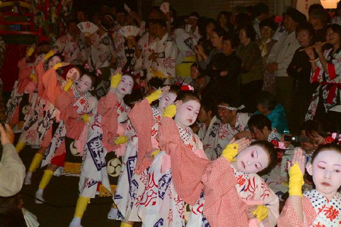 宵宮15日の万灯やお玉さんの踊り、門付け