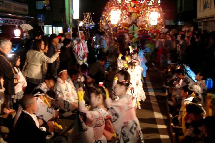 宵宮15日の万灯やお玉さんの踊り、門付け