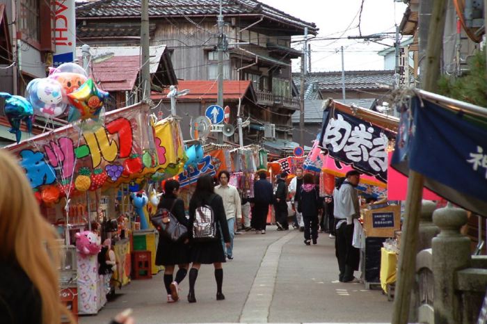 八幡宮参道の露店