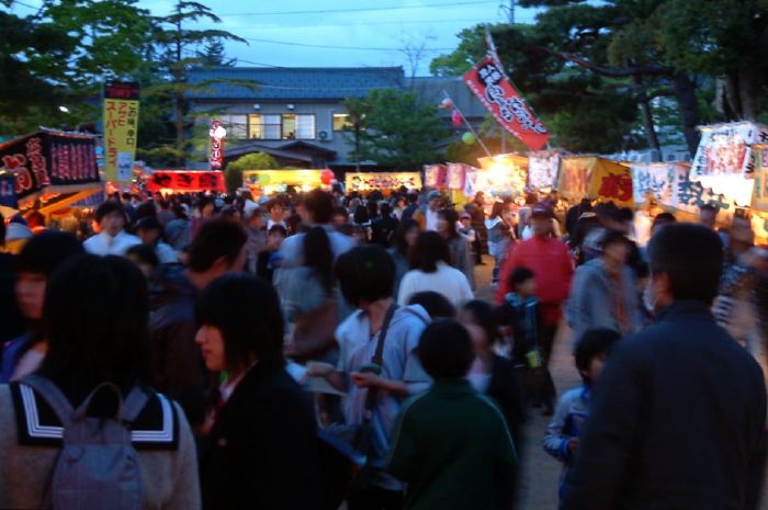 八幡宮参道の露店