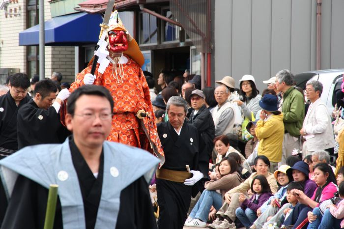 大通りを進む大名行列