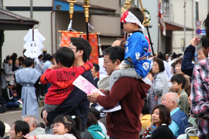 大通りを進む大名行列