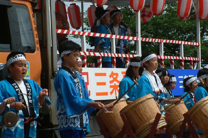 ふれ太鼓（四日町小）