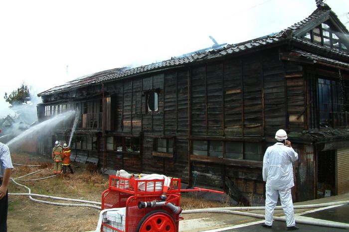 本町6交差点側