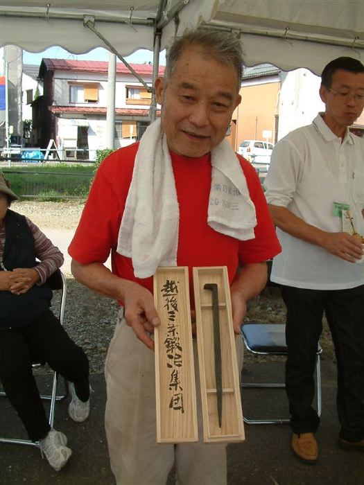 完成した３０センチの大型和釘