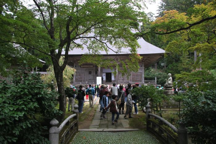 国上寺本堂で鬼の灯火行列の出発セレモニー