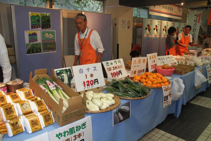 店内で燕産品の販売