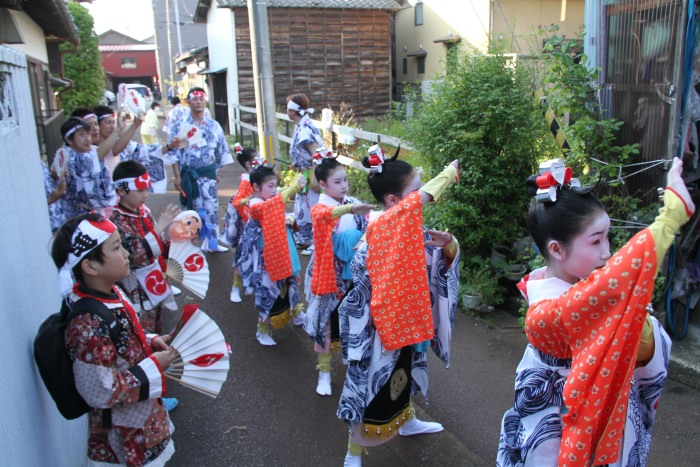 木場小路万灯組の門付け