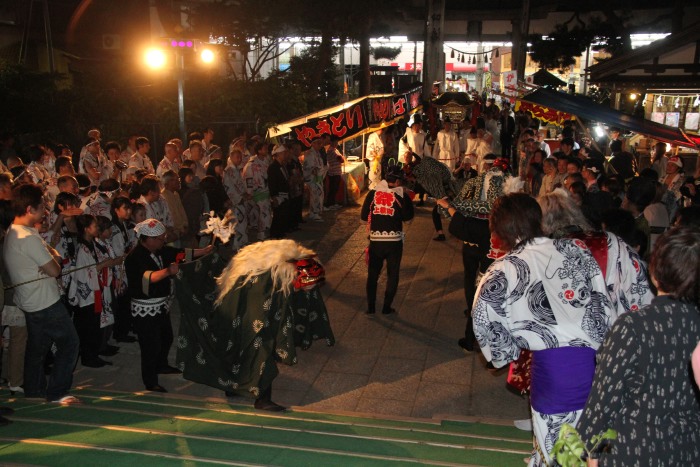 上横町神楽保存会が獅子神楽奉納