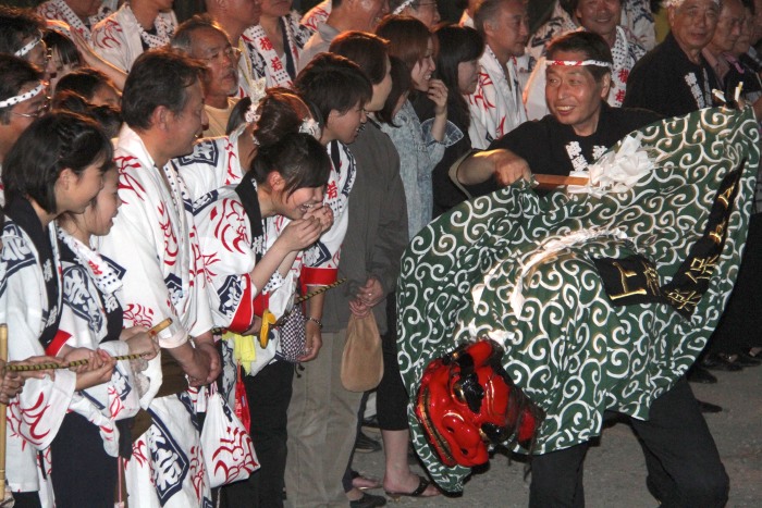 上横町神楽保存会が獅子神楽奉納