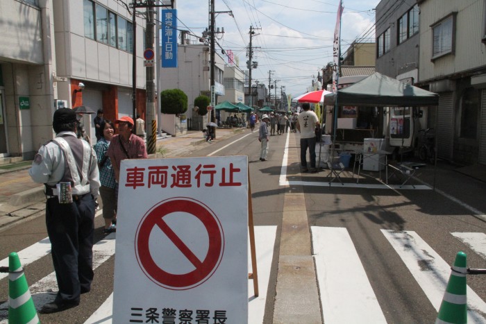 初めて東三条商店街を歩行者天国にした三条マルシェ