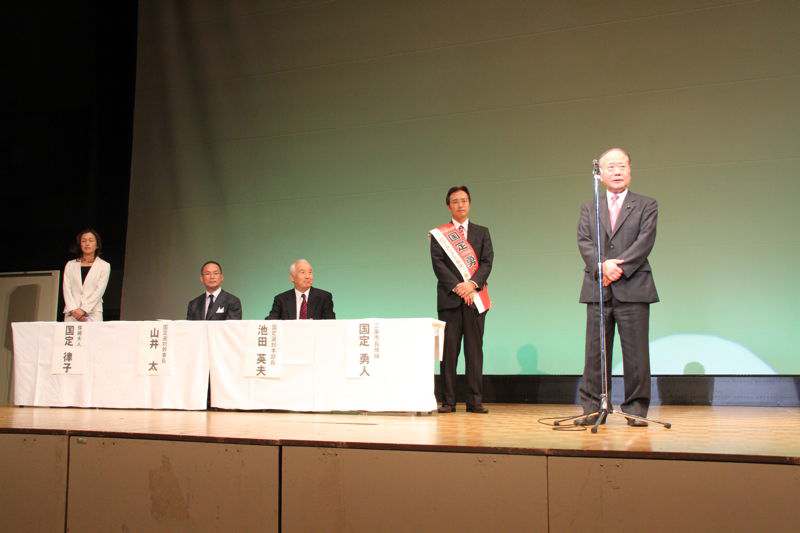 三条市長選の国定氏の個人演説会で（2010年10月26日）