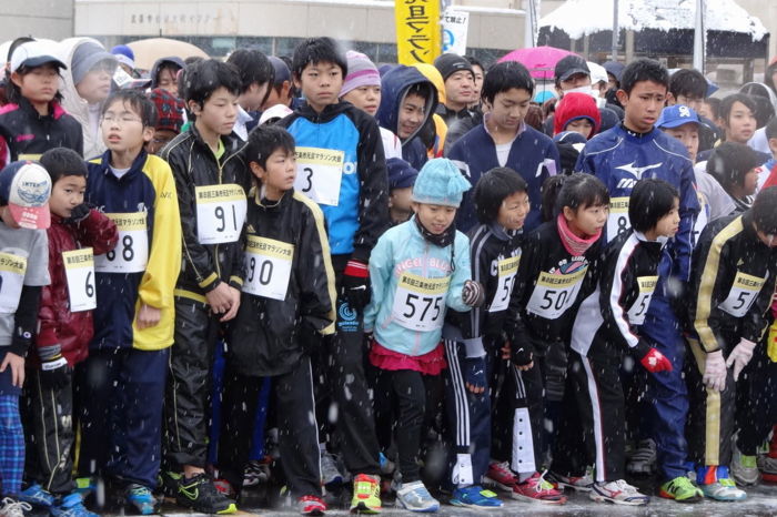 子どもたちが先頭でスタートを待つ