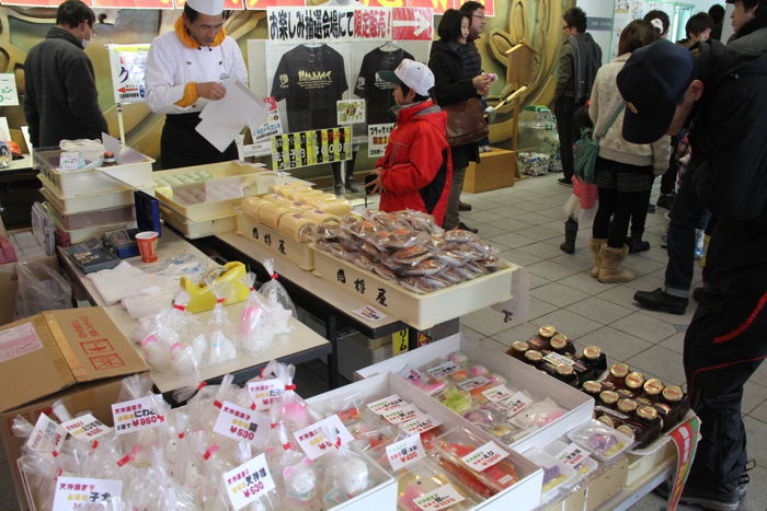 白根屋の菓子販売