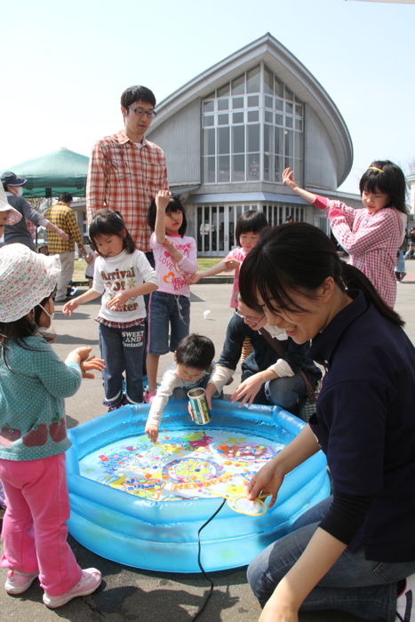 燕市交通公園のミニゲーム、スーパーボールすくい