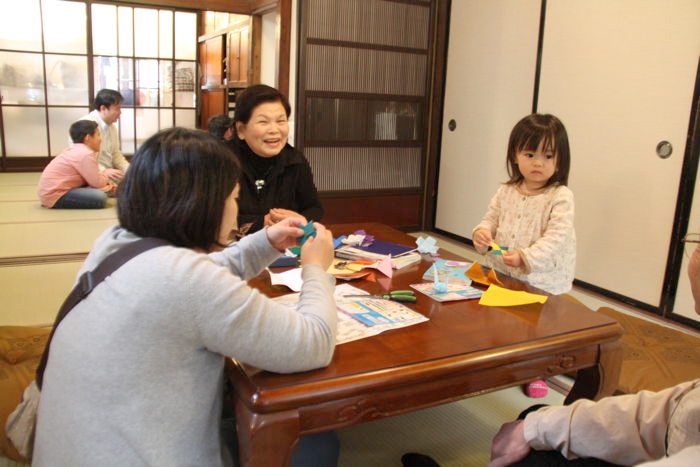 「GWみんくる子ども祭り」で折り紙