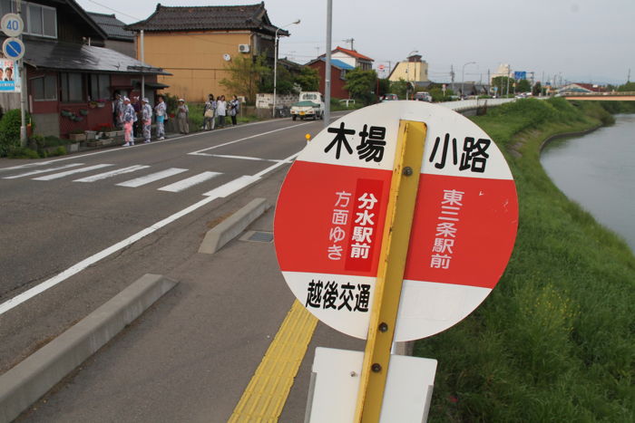 木場小路万灯の名がバス停に残る