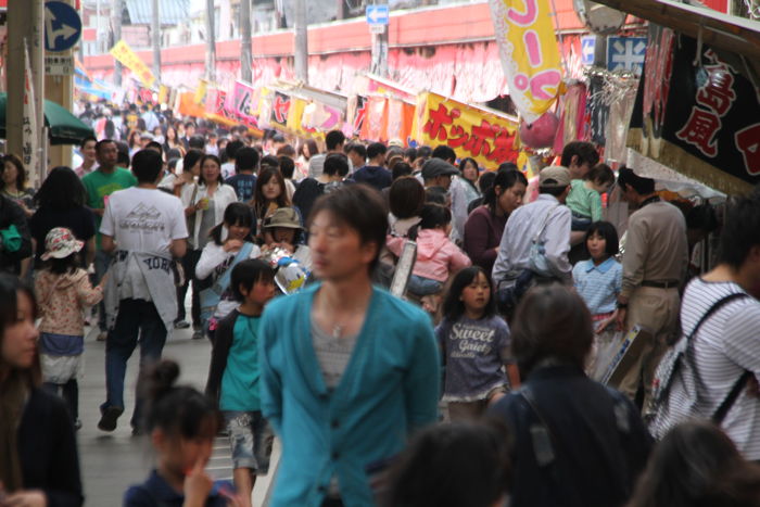 日が暮れるかかるころになるとさらに人出が増える