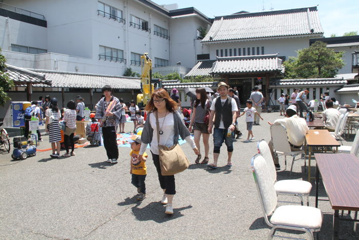 ほてる大橋前は巨大縁日会場に