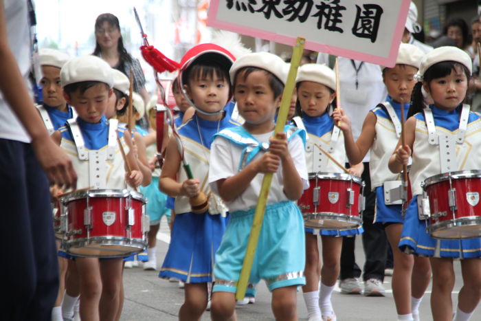 交通安全・音楽パレード　燕東幼稚園