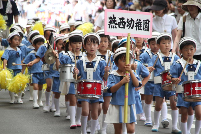 交通安全・音楽パレード　燕西幼稚園