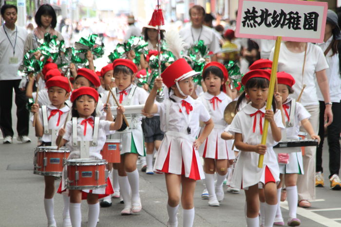 交通安全・音楽パレード　燕北幼稚園