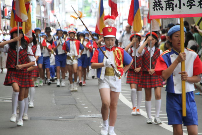 交通安全・音楽パレード　燕南小学校