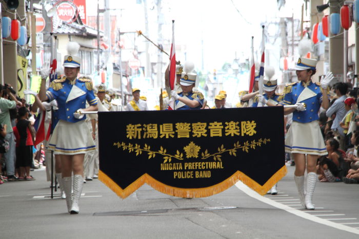 交通安全・音楽パレード　県警音楽隊