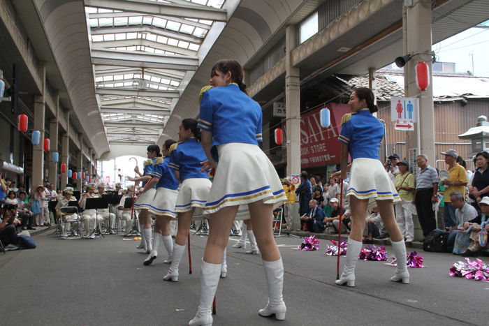 県警音楽隊とカラーガードによる交通安全ふれあいコンサート