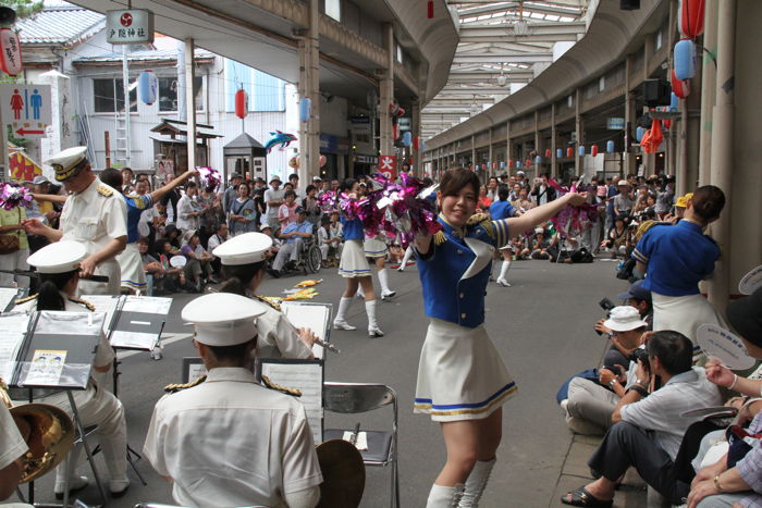 県警音楽隊とカラーガードによる交通安全ふれあいコンサート