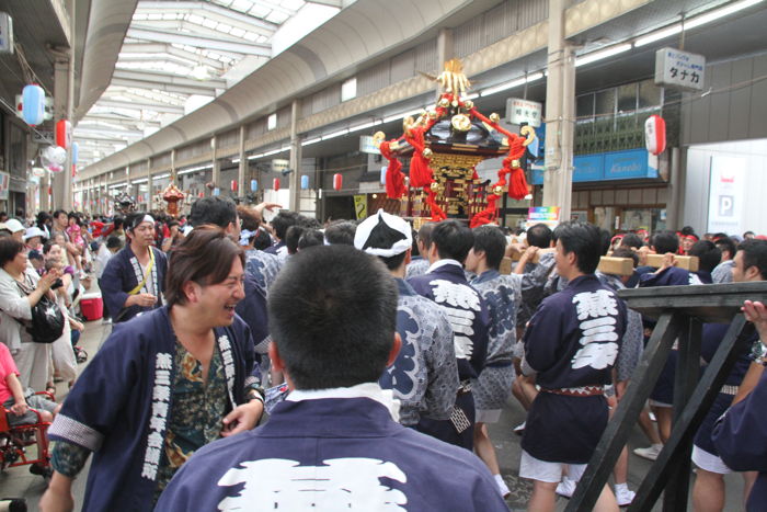 燕1000人みこし