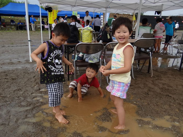 開会前の水たまり